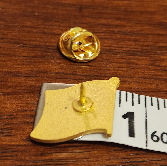 American Flag Pins - Set of 2 - Picture 4 of 4